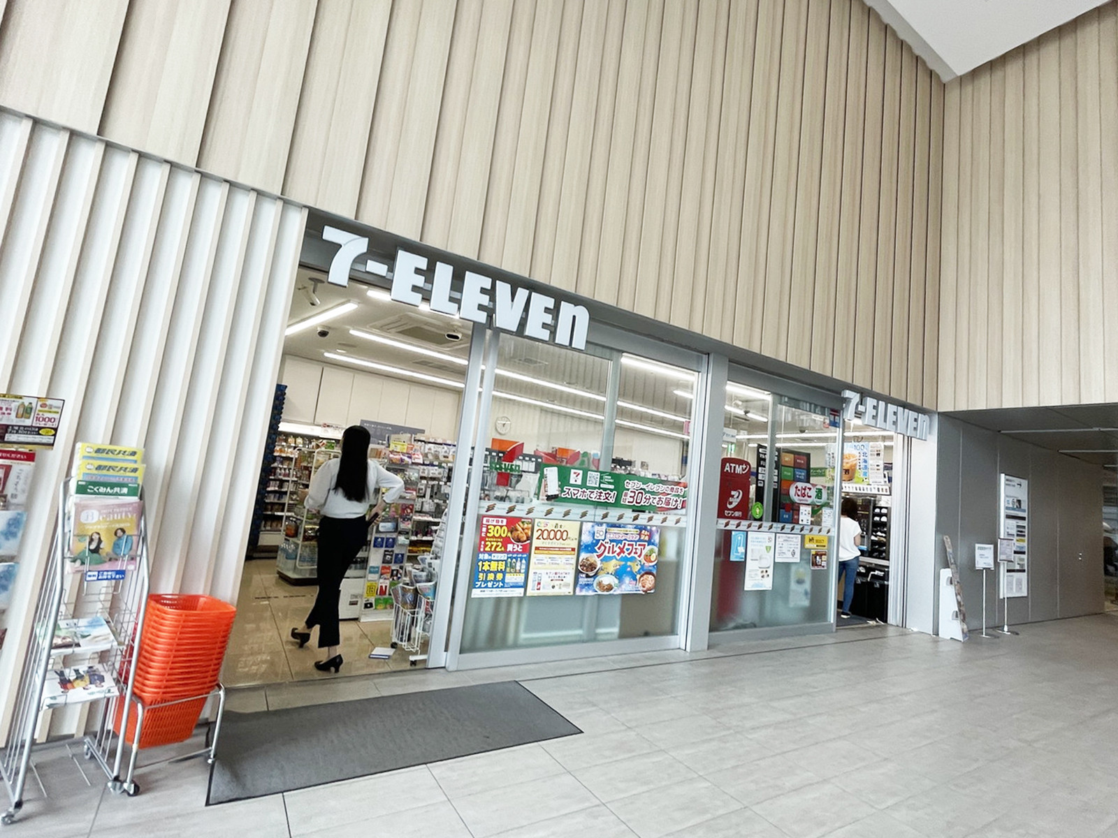 スカイロビー内のセブンイレブン歌舞伎座店