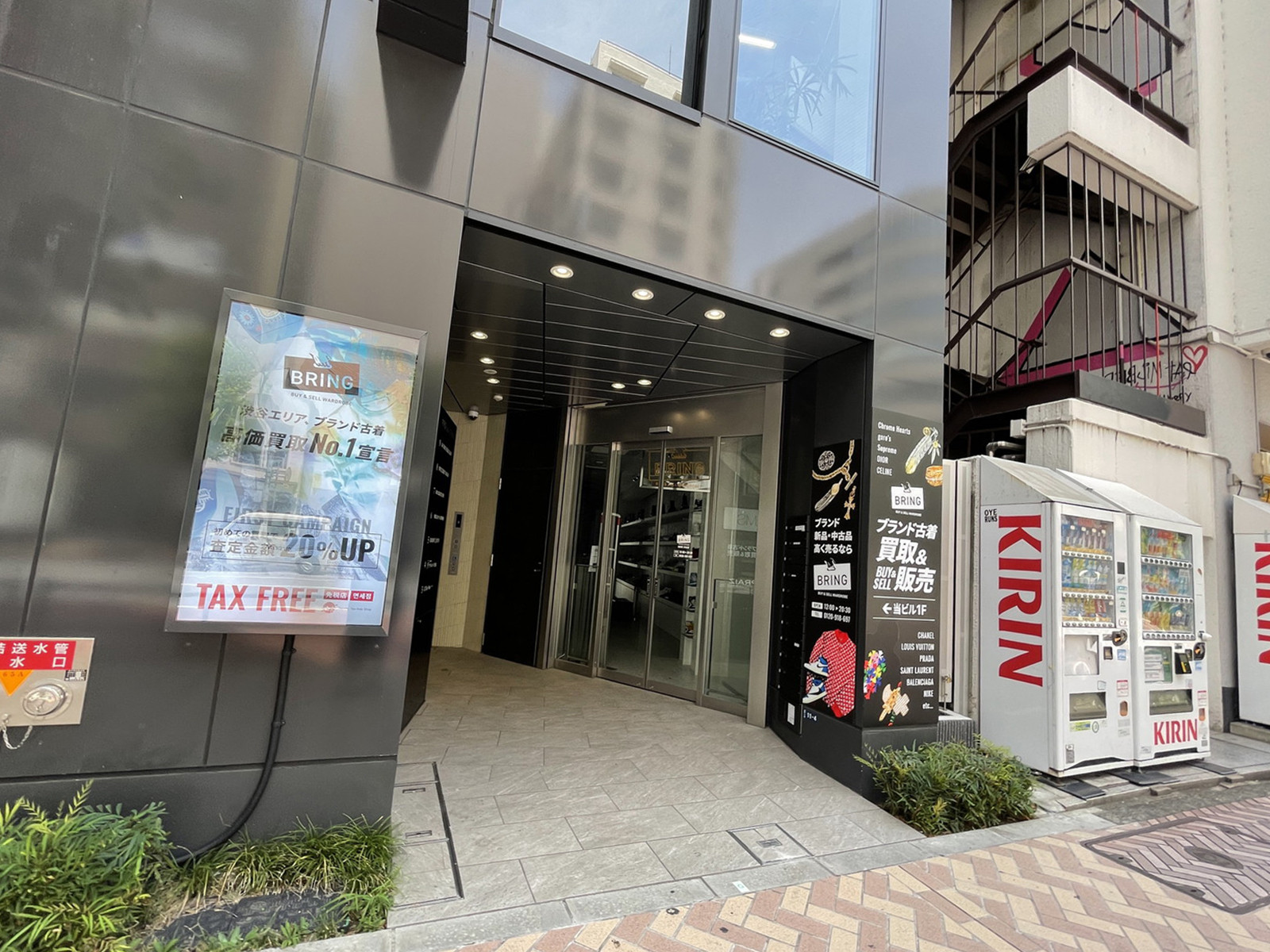 オフィスビル出入口