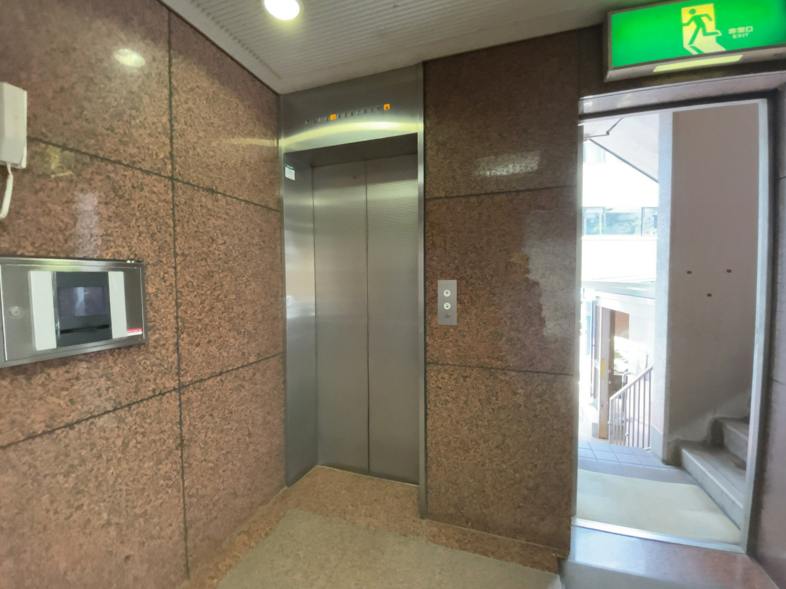 エレベーター(1基)