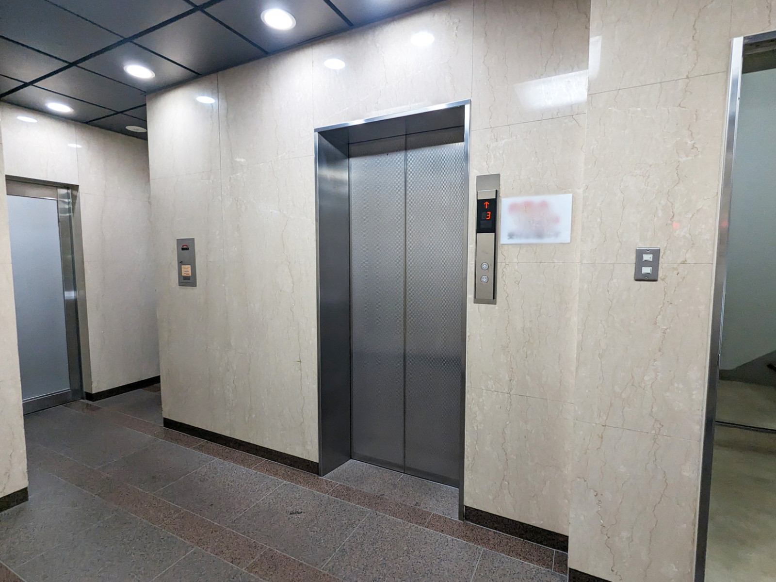 エレベーター(1基)