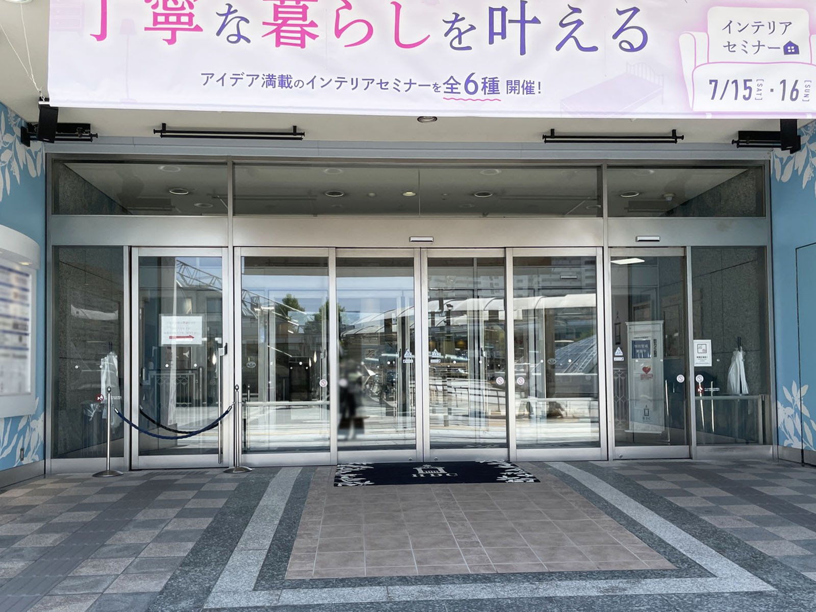 オフィスビル出入口