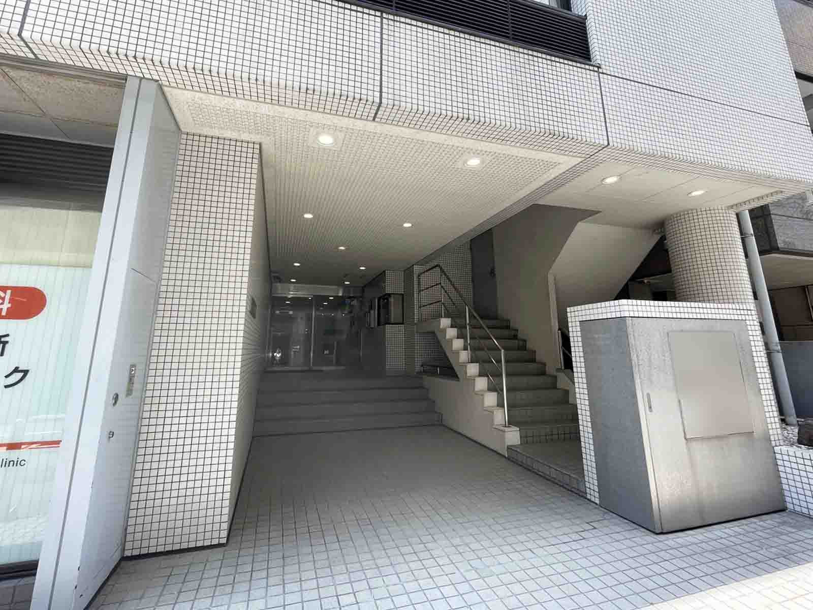 オフィスビル出入口
