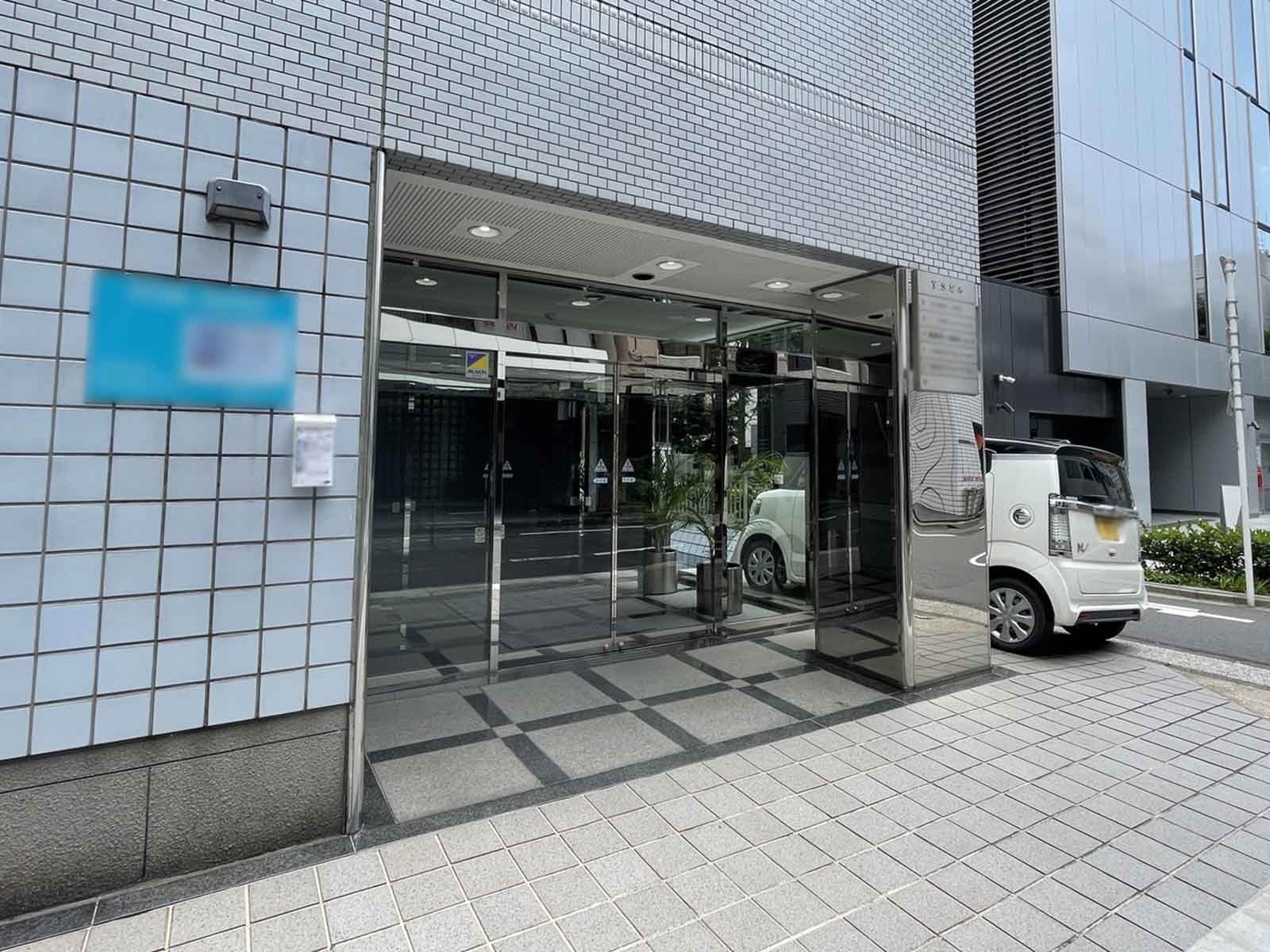 オフィスビル出入口
