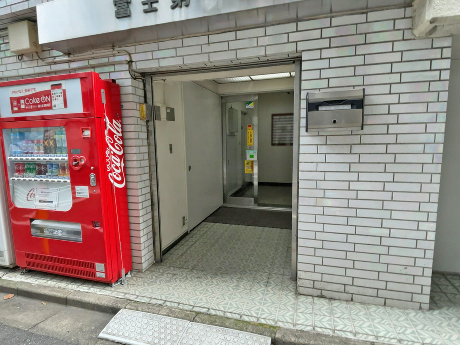 オフィスビル出入口