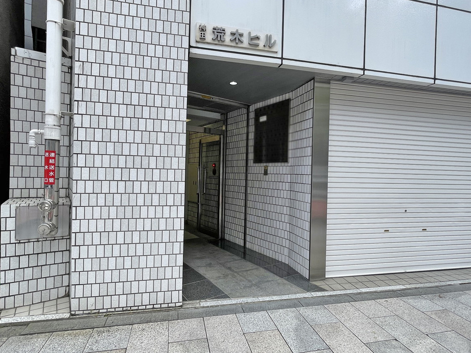 オフィスビル出入口