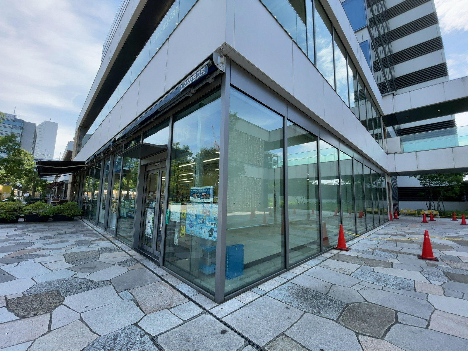 1階のローソン 中野セントラルパークサウス店