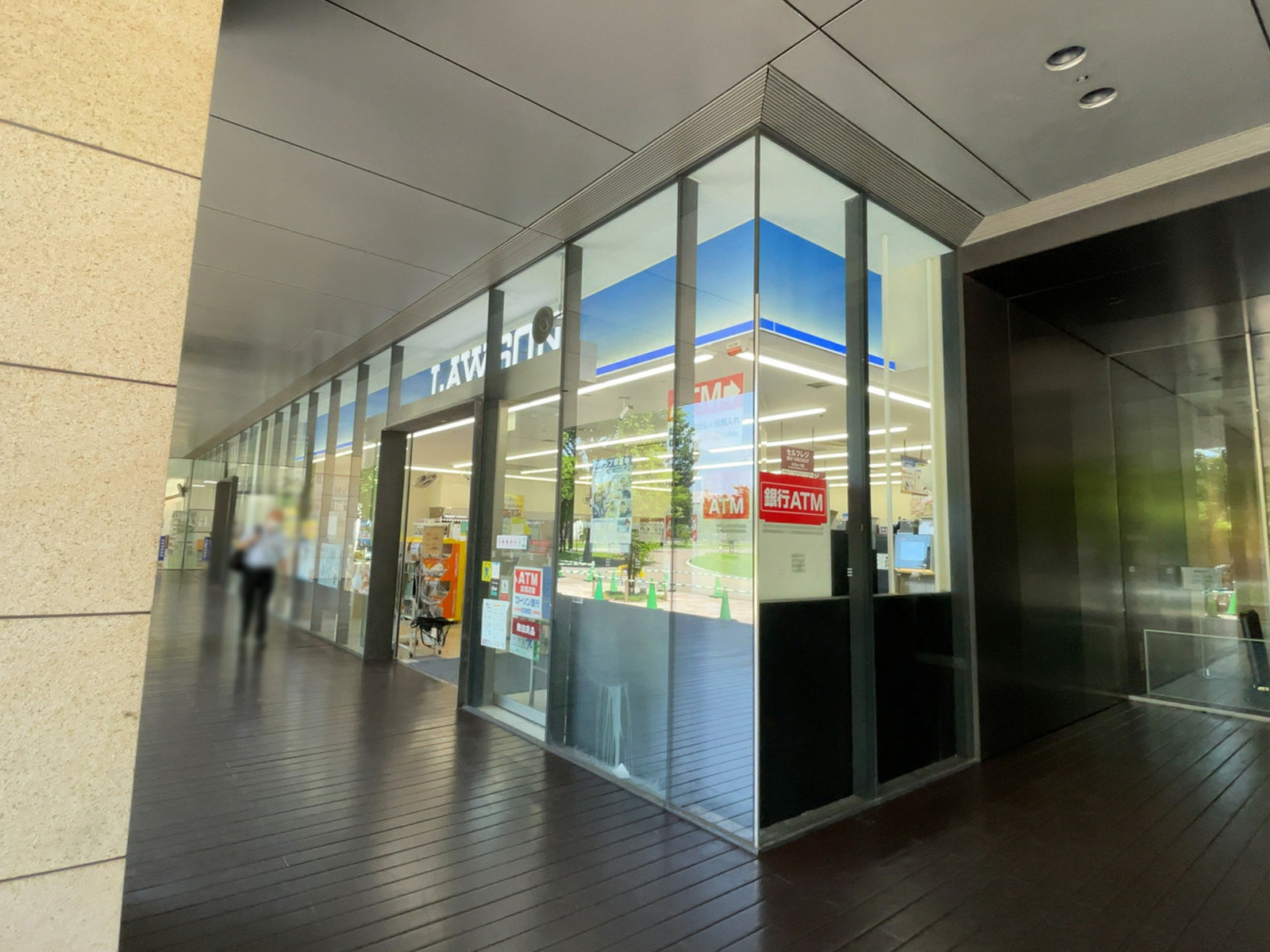 1階のローソン 中野セントラルパークイースト店