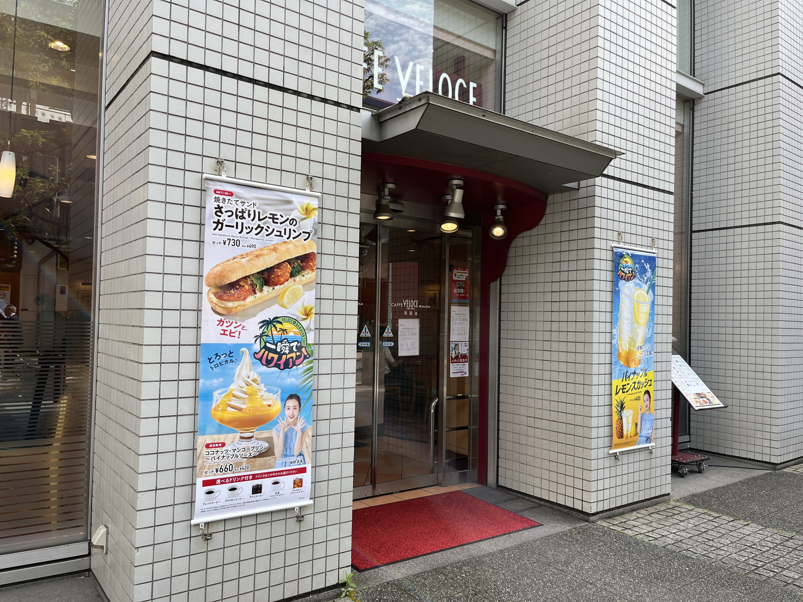 1階のカフェ・ベローチェ両国店