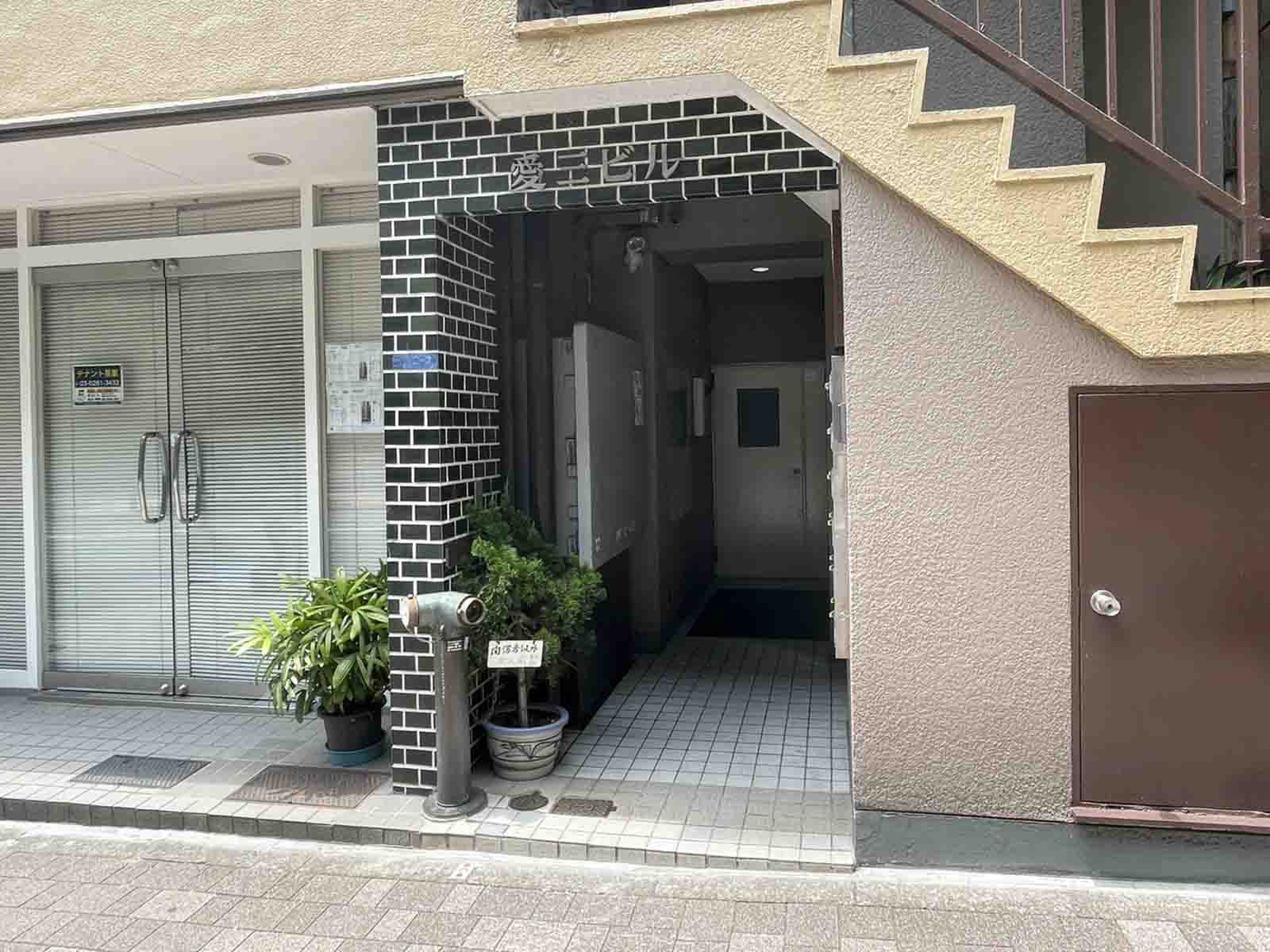 オフィスビル出入口