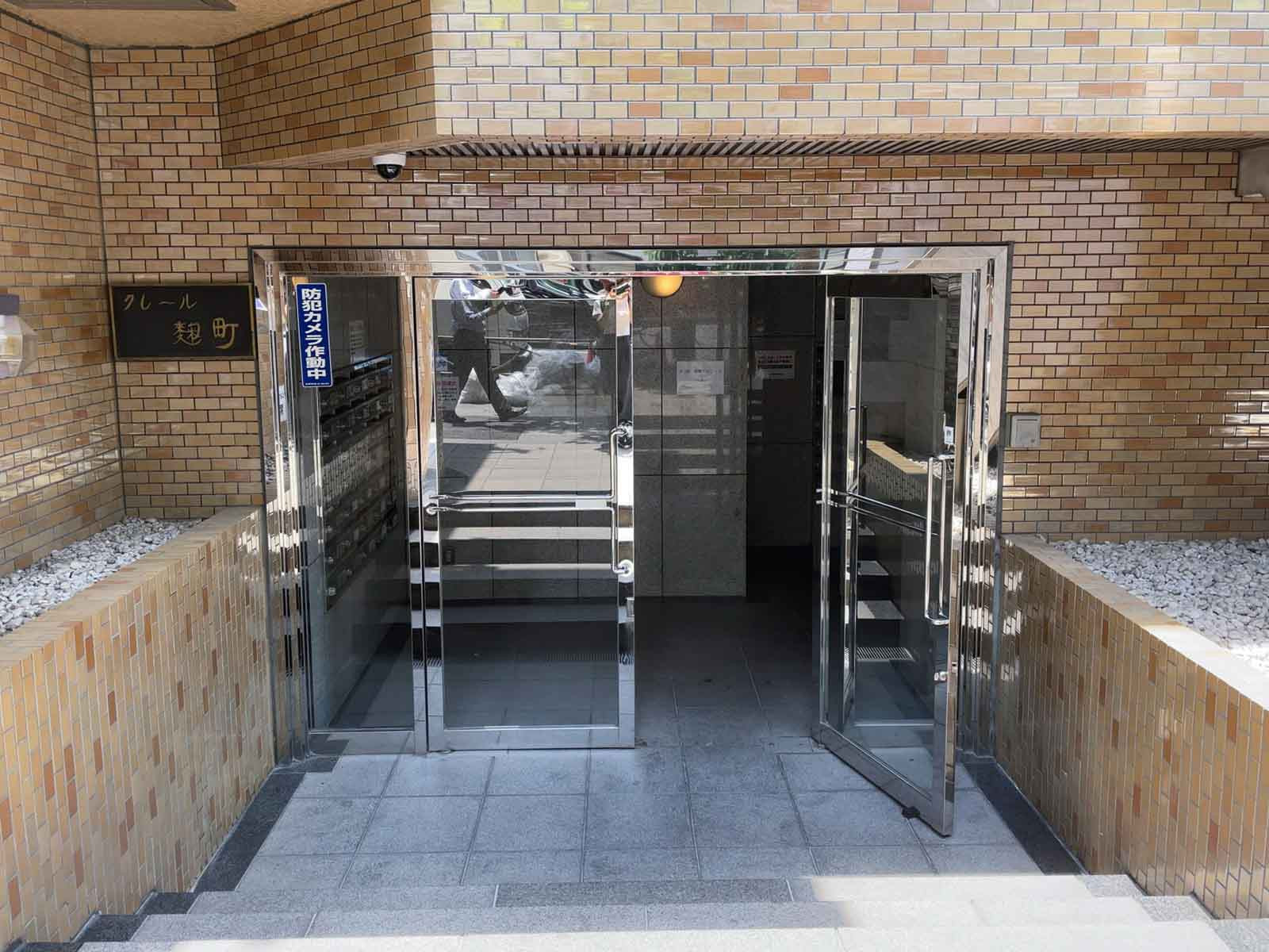 オフィスビル出入口