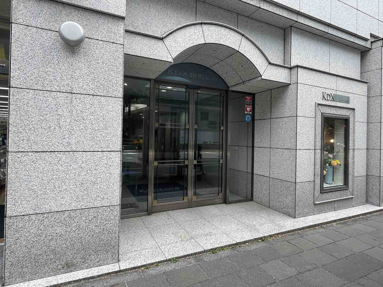 オフィスビル出入口