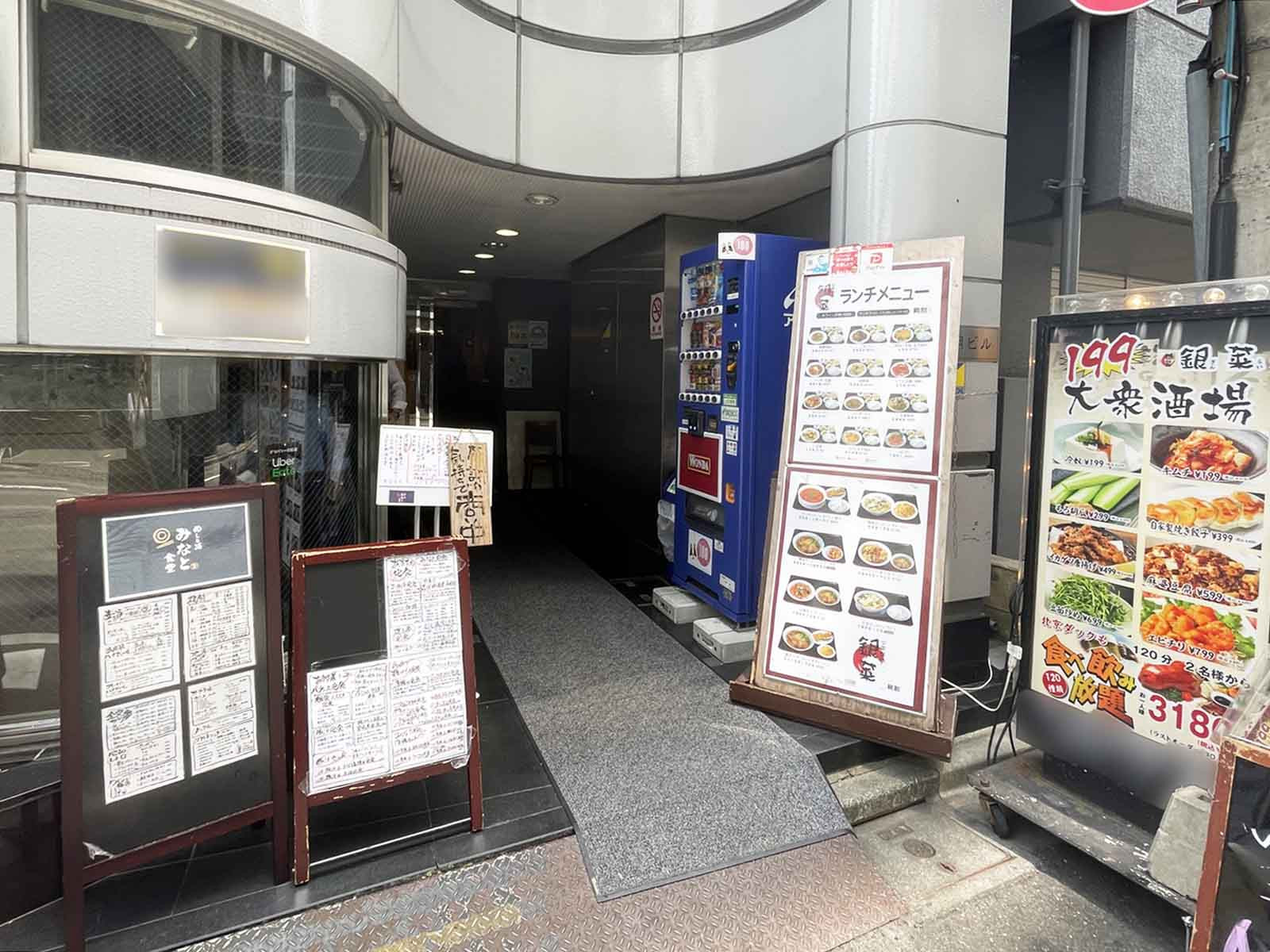 オフィスビル出入口