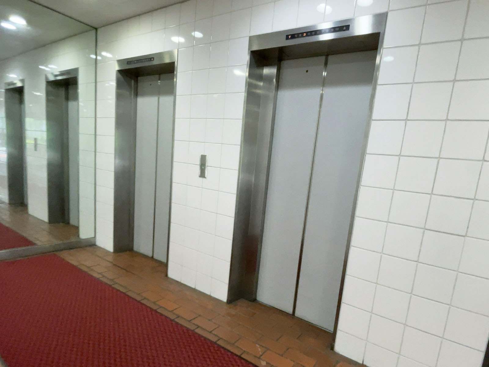 エレベーター(2基)