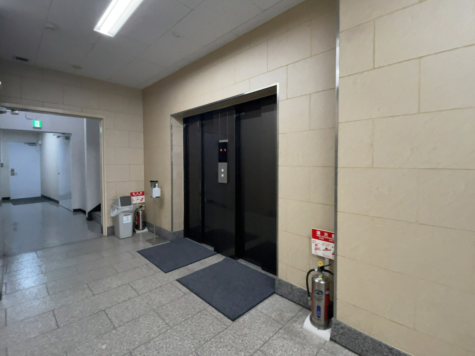 エレベーター(2基)
