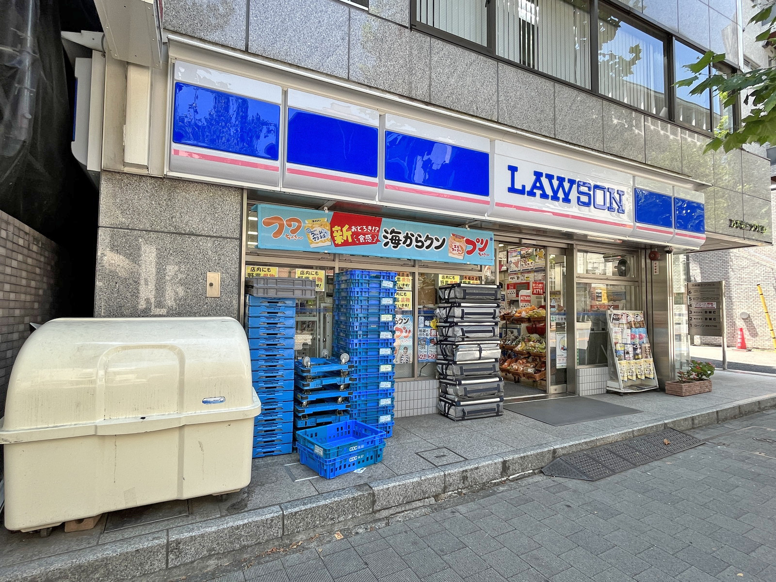 1階のローソン赤坂九丁目店