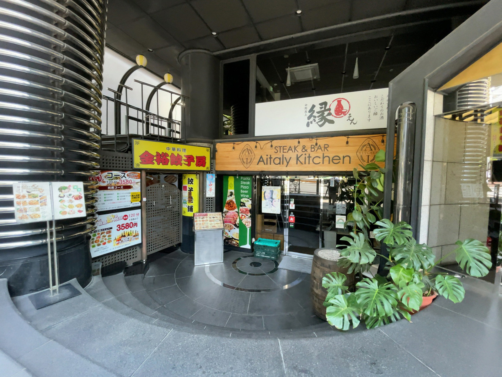 1階の飲食店