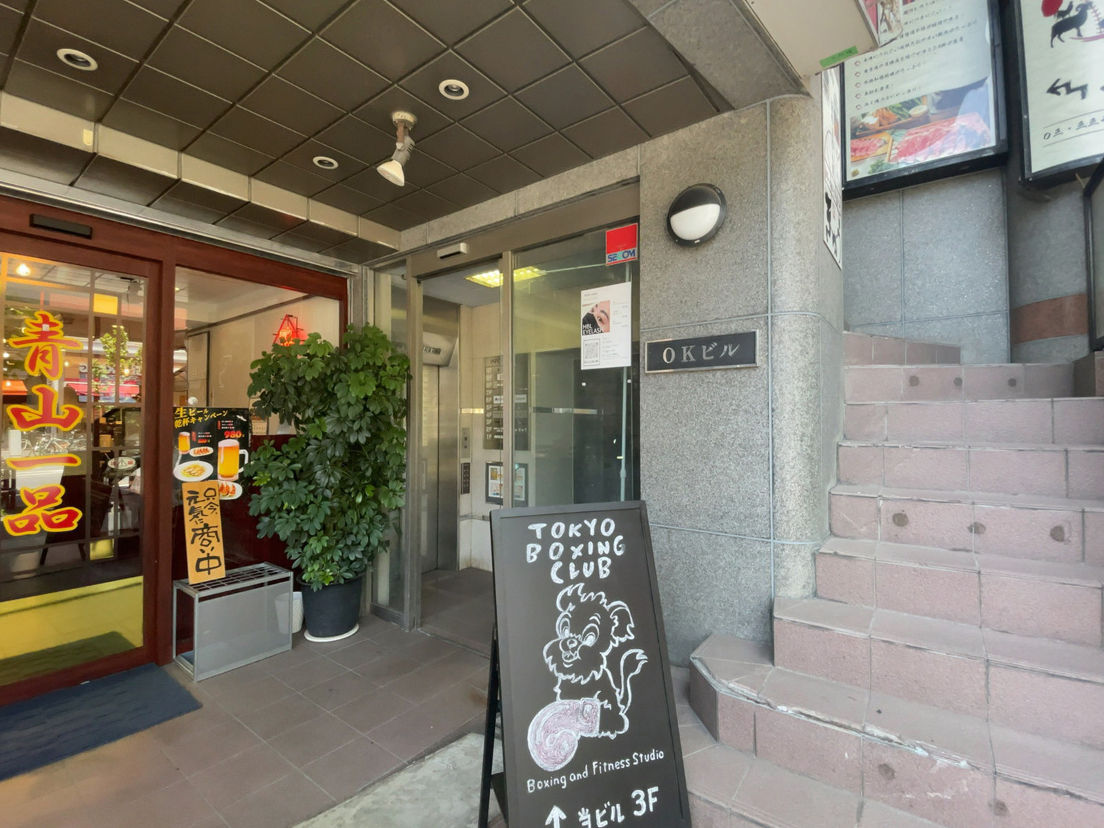 オフィスビル出入口