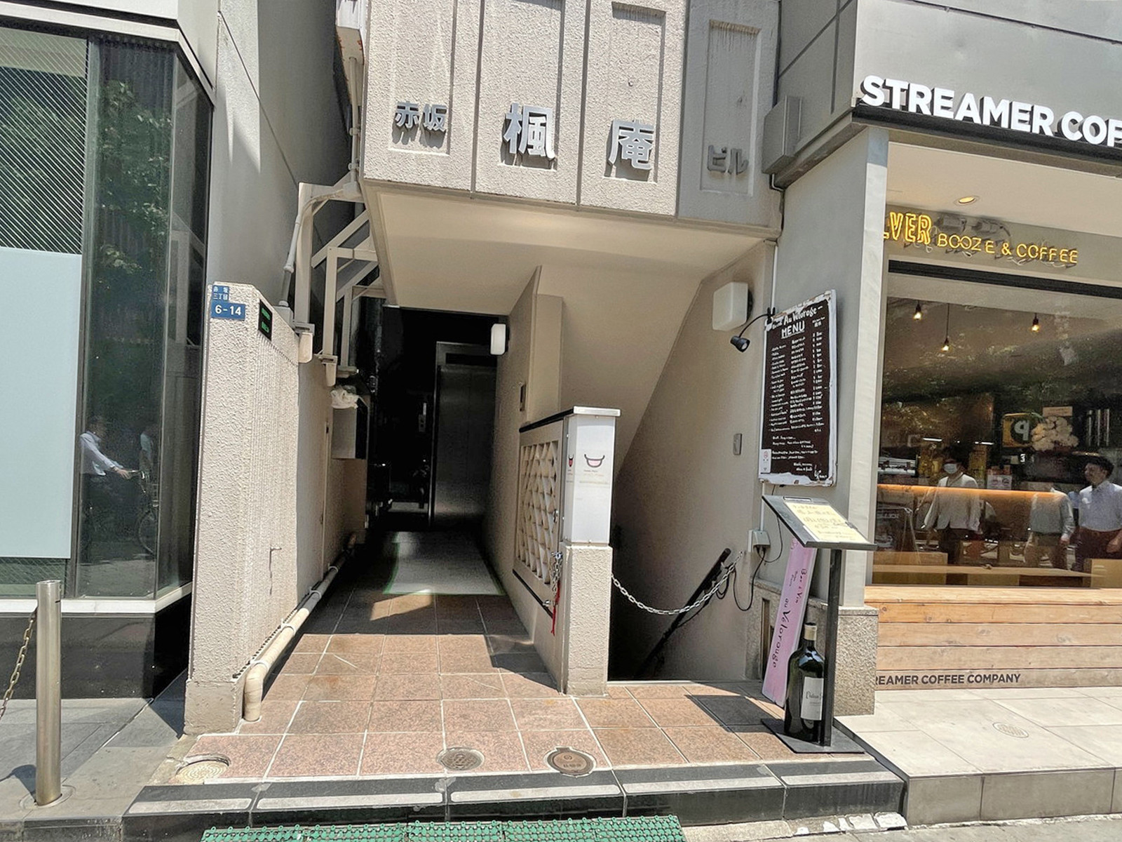 オフィスビル出入口