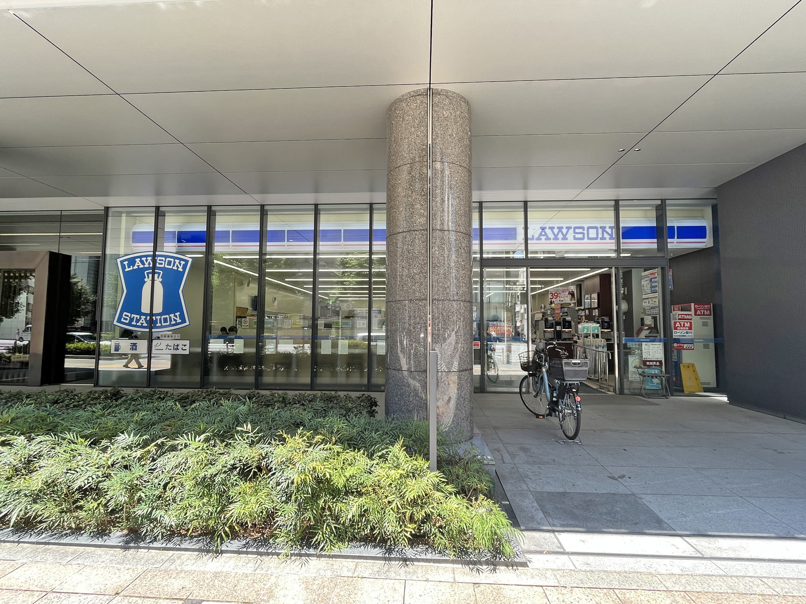 1階のローソン上野中央通店