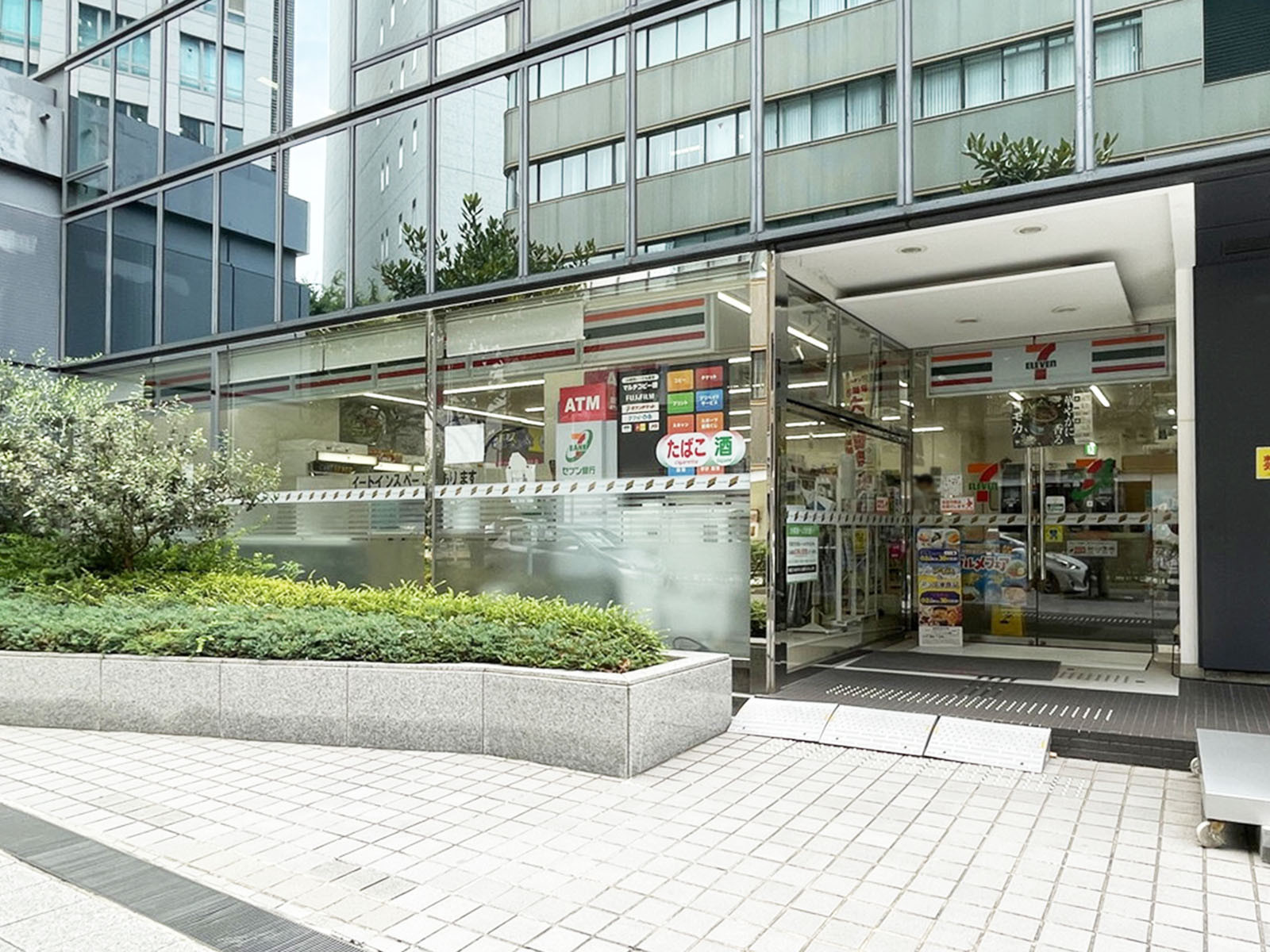 1階のセブンイレブン 神戸江戸町店