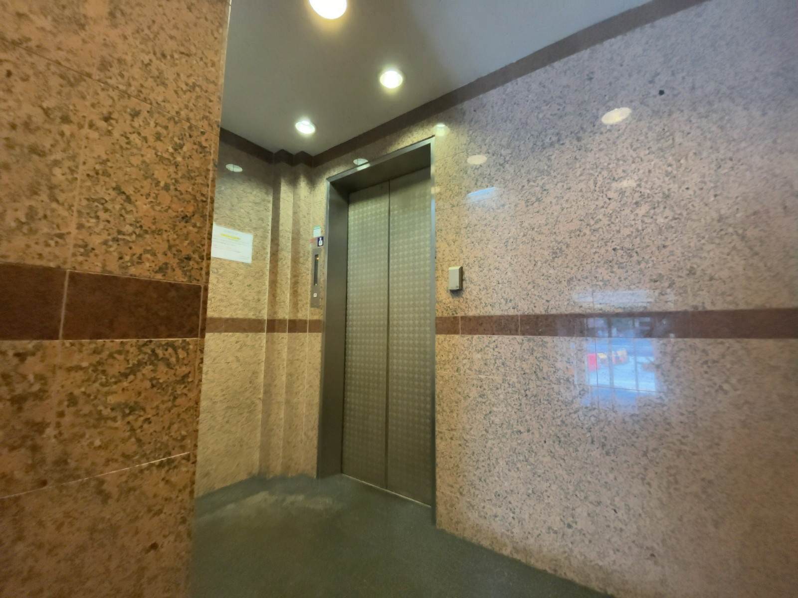 エレベーター(1基)