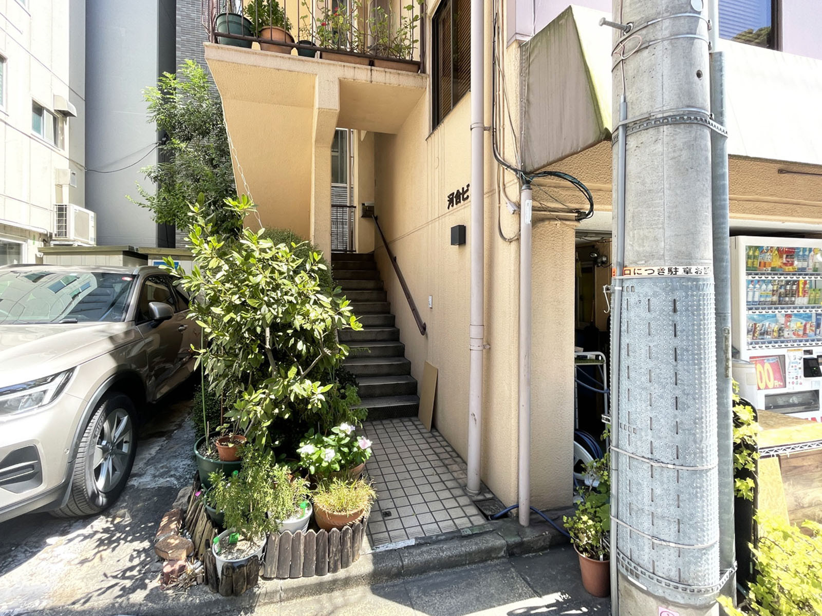オフィスビル出入口