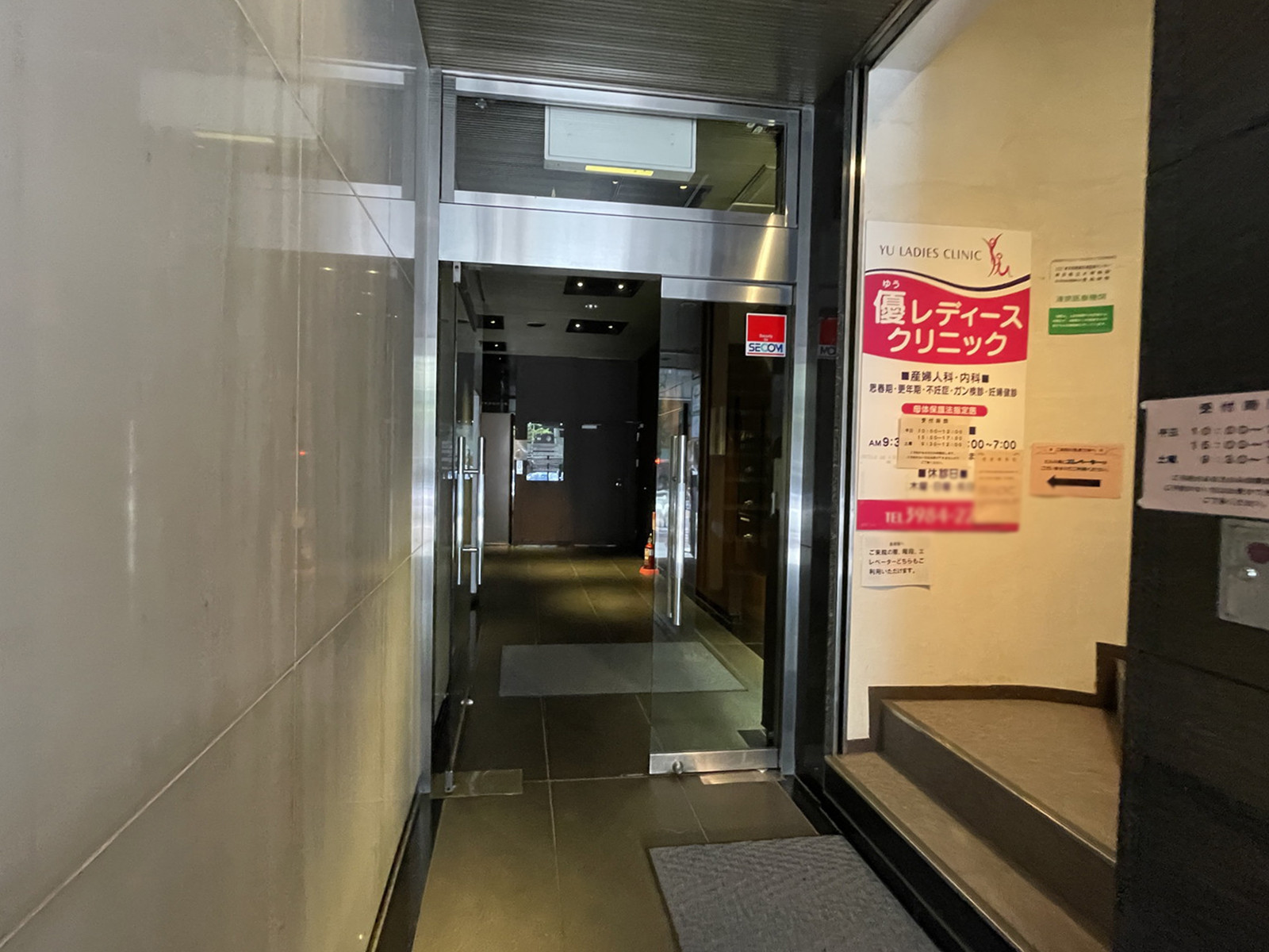 オフィスビル出入口