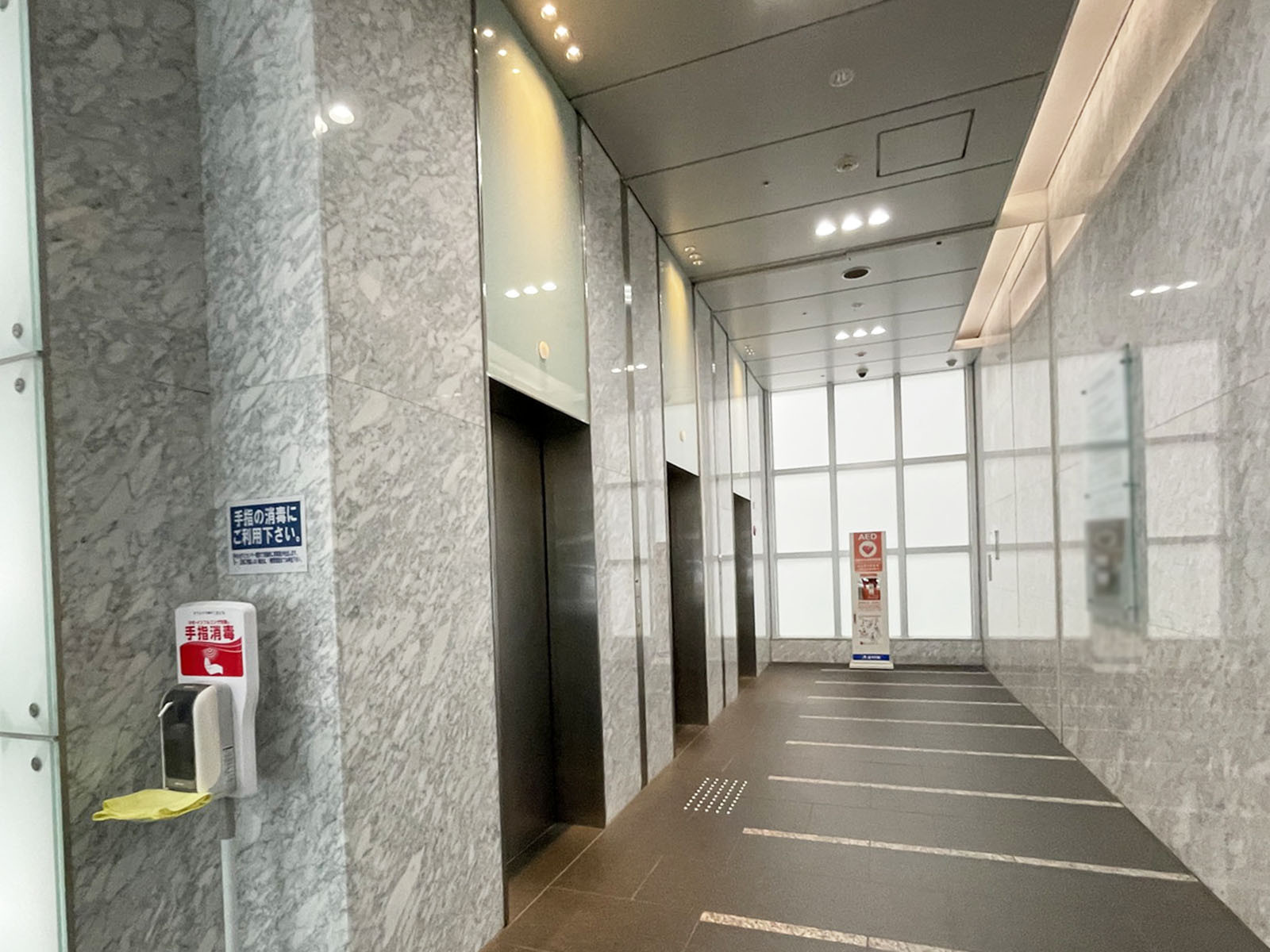 エレベーターホール（3基）