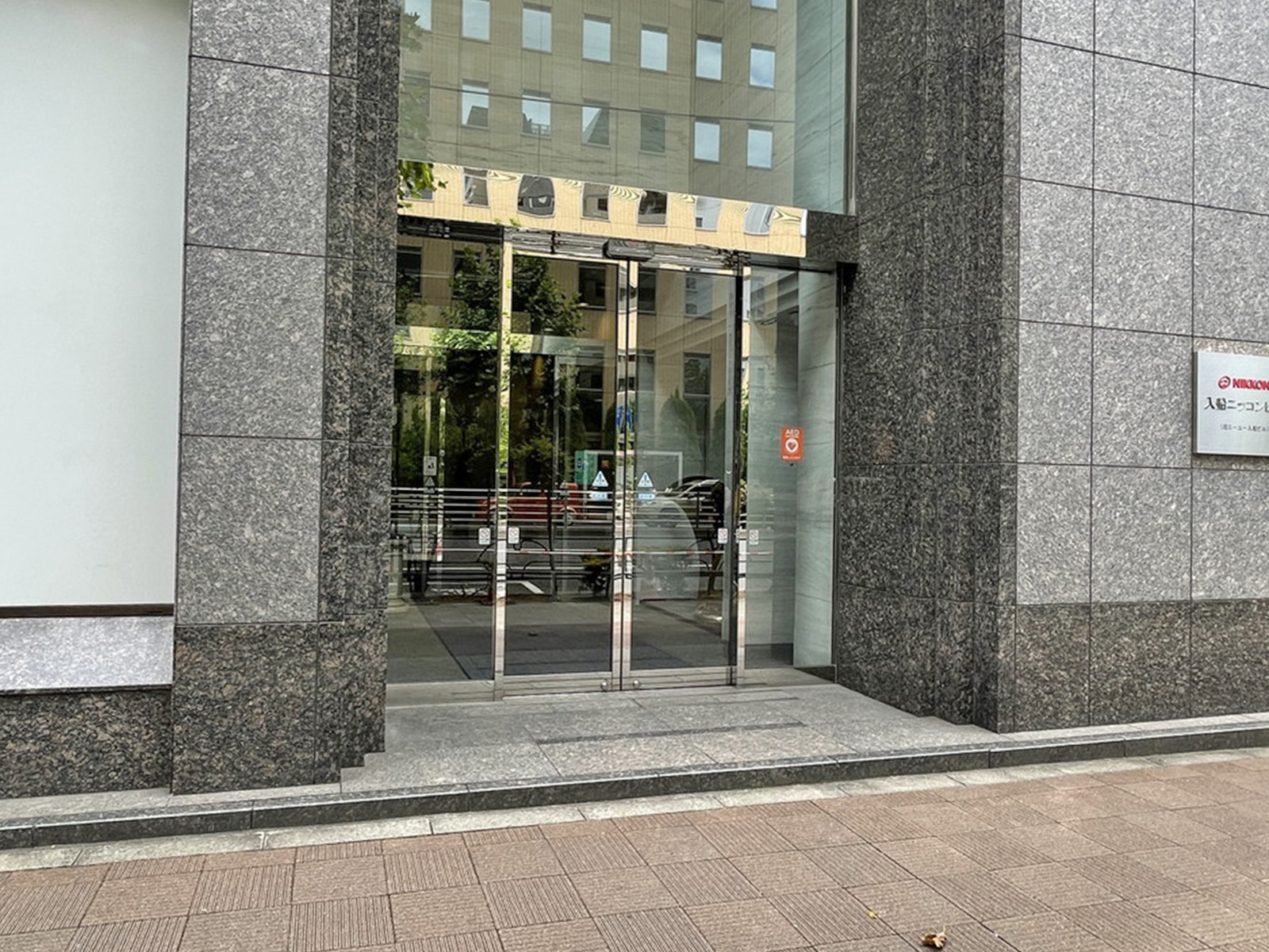 オフィスビル出入口