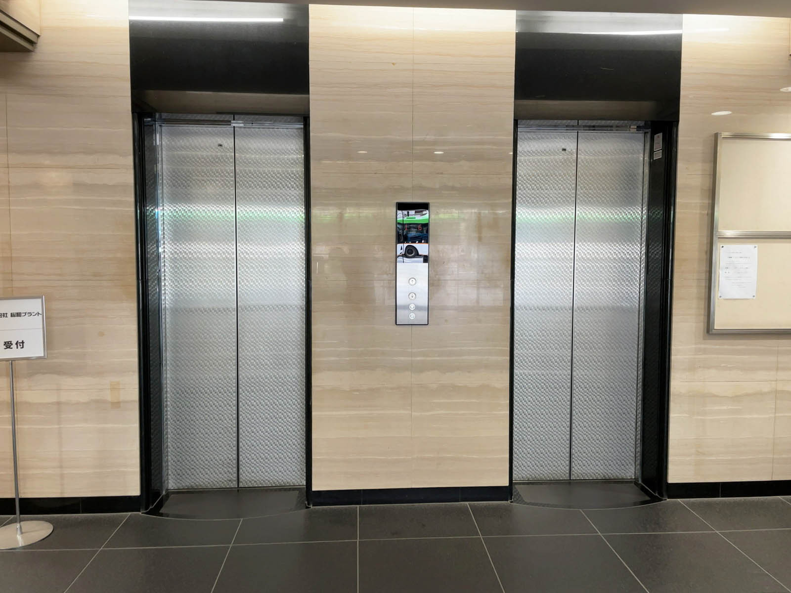 エレベーター(2基)