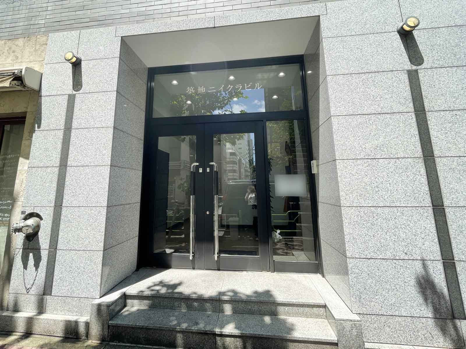 オフィスビル出入口