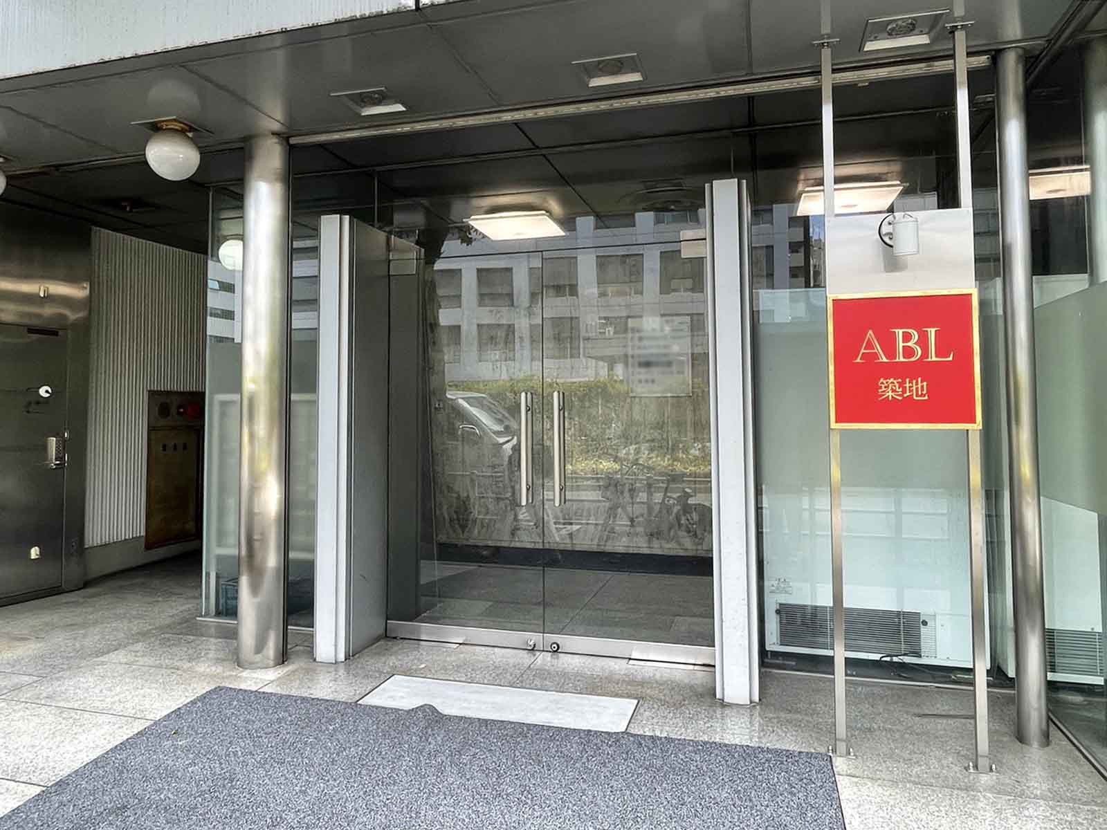 オフィスビル出入口