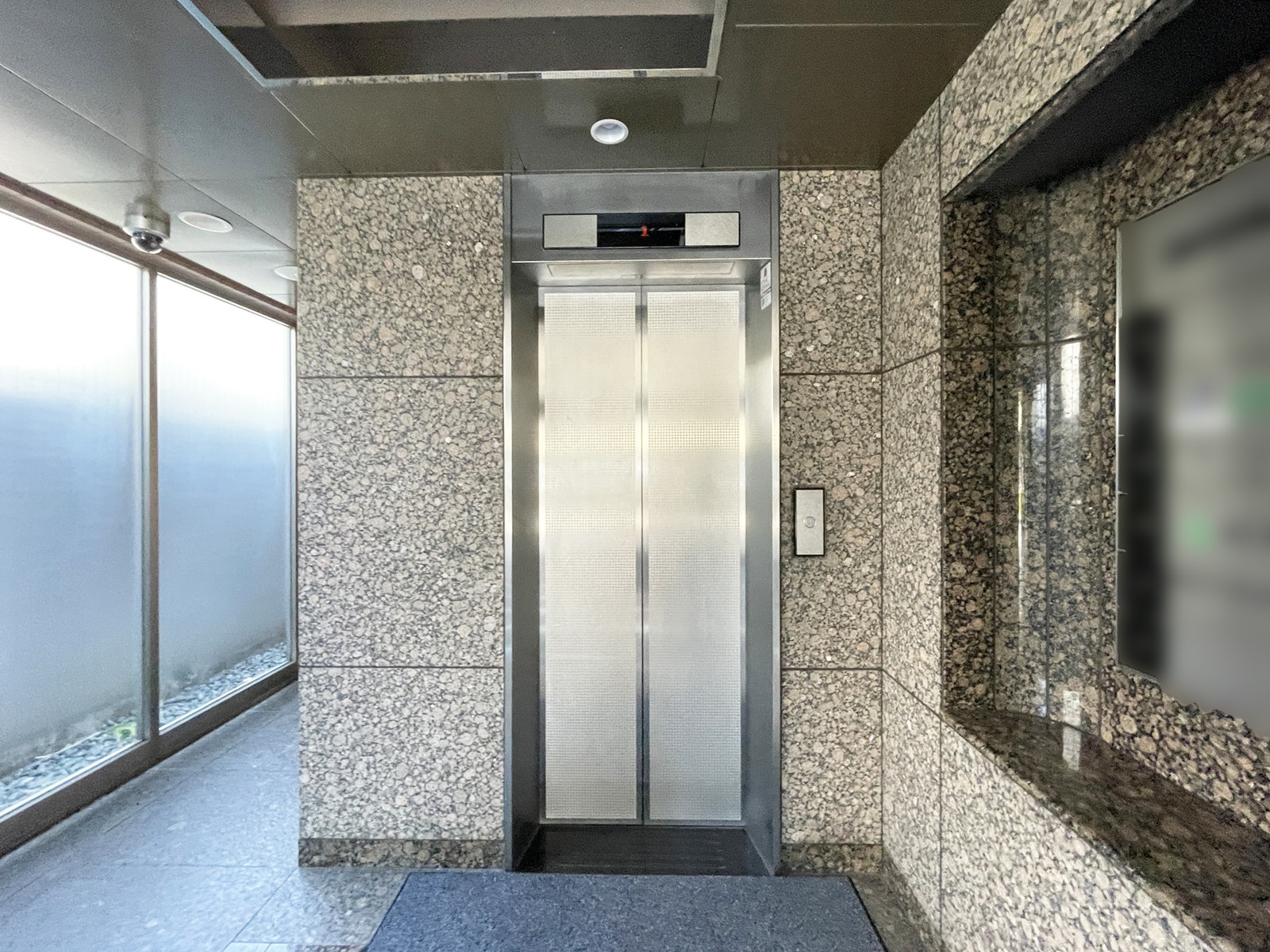 エレベーター（1基）