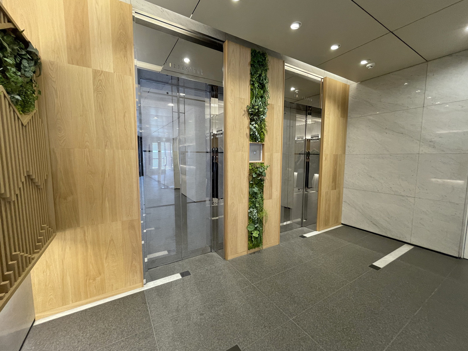 エレベーター(2基)
