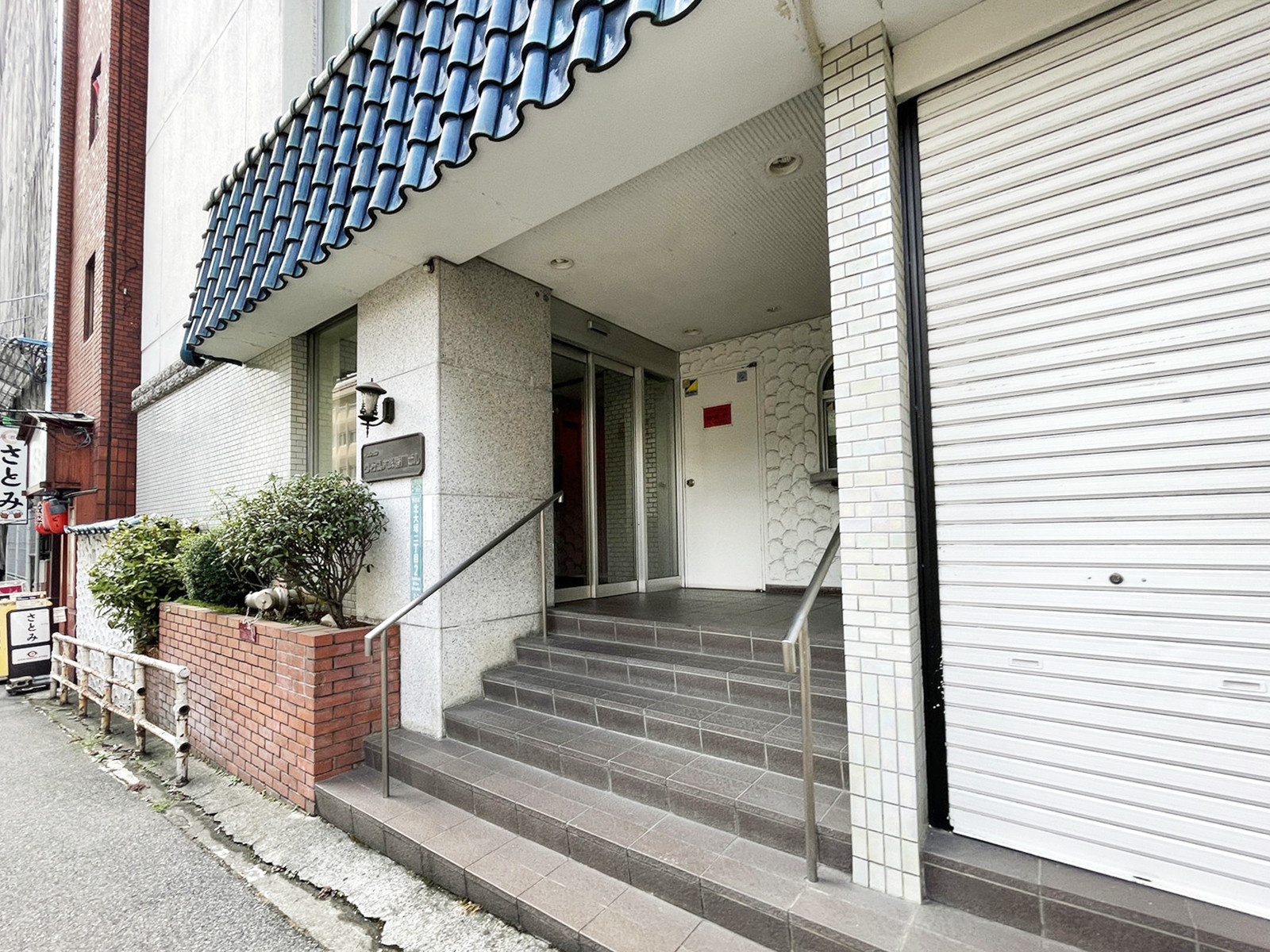 オフィスビル出入口