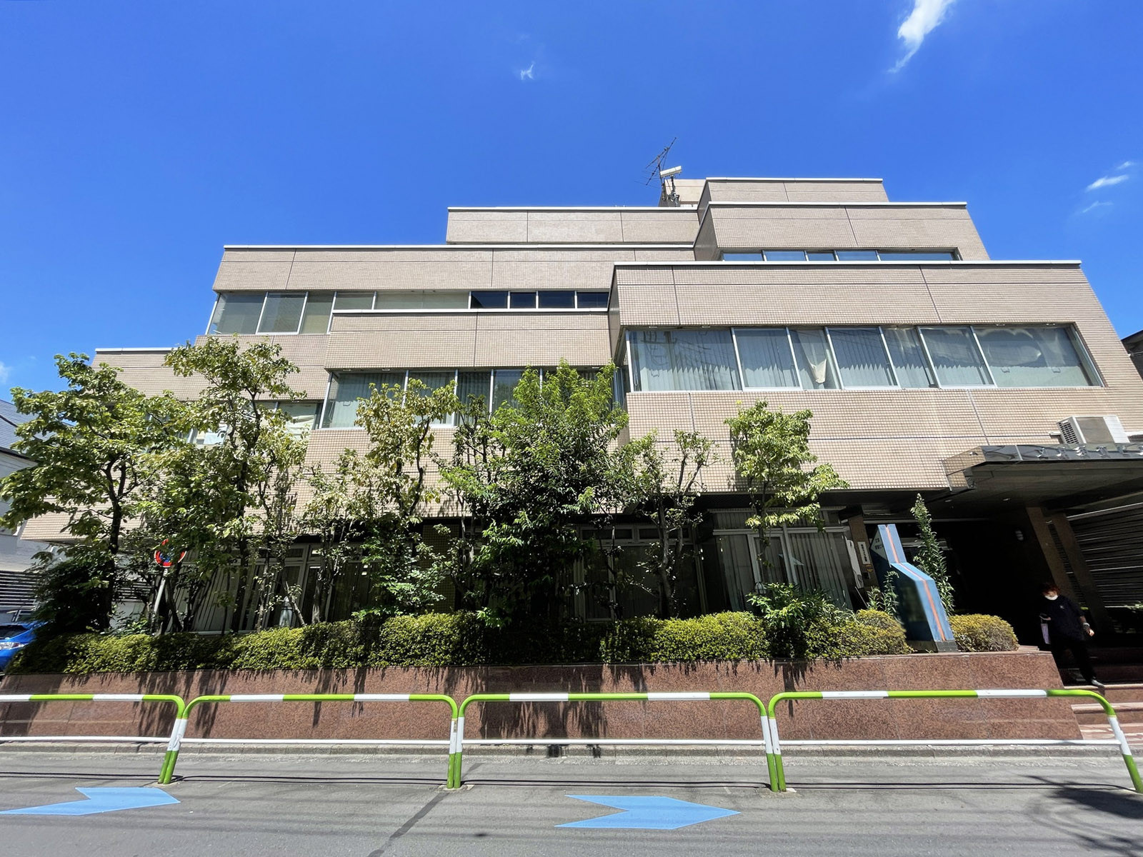 横長の外観