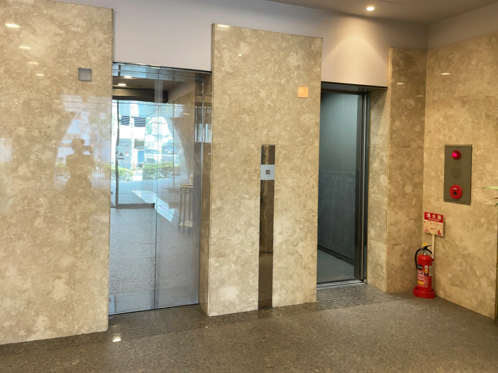 エレベーター(2基)