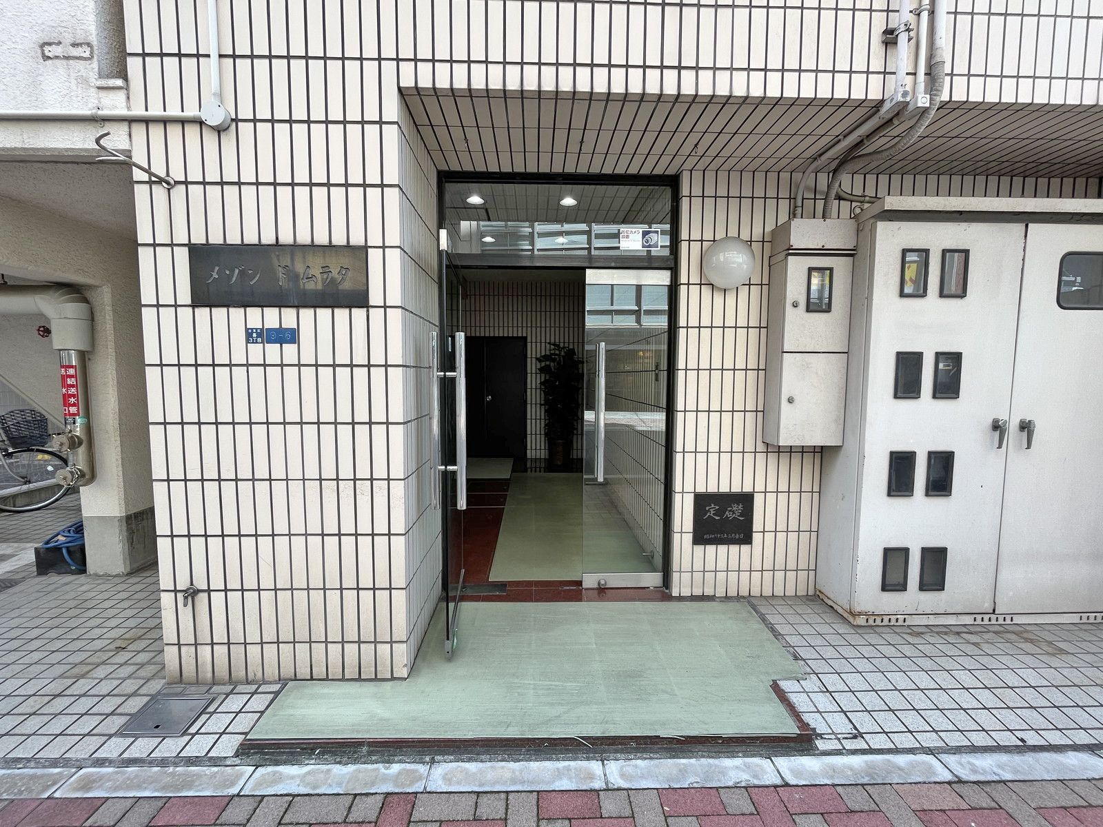 建物出入り口
