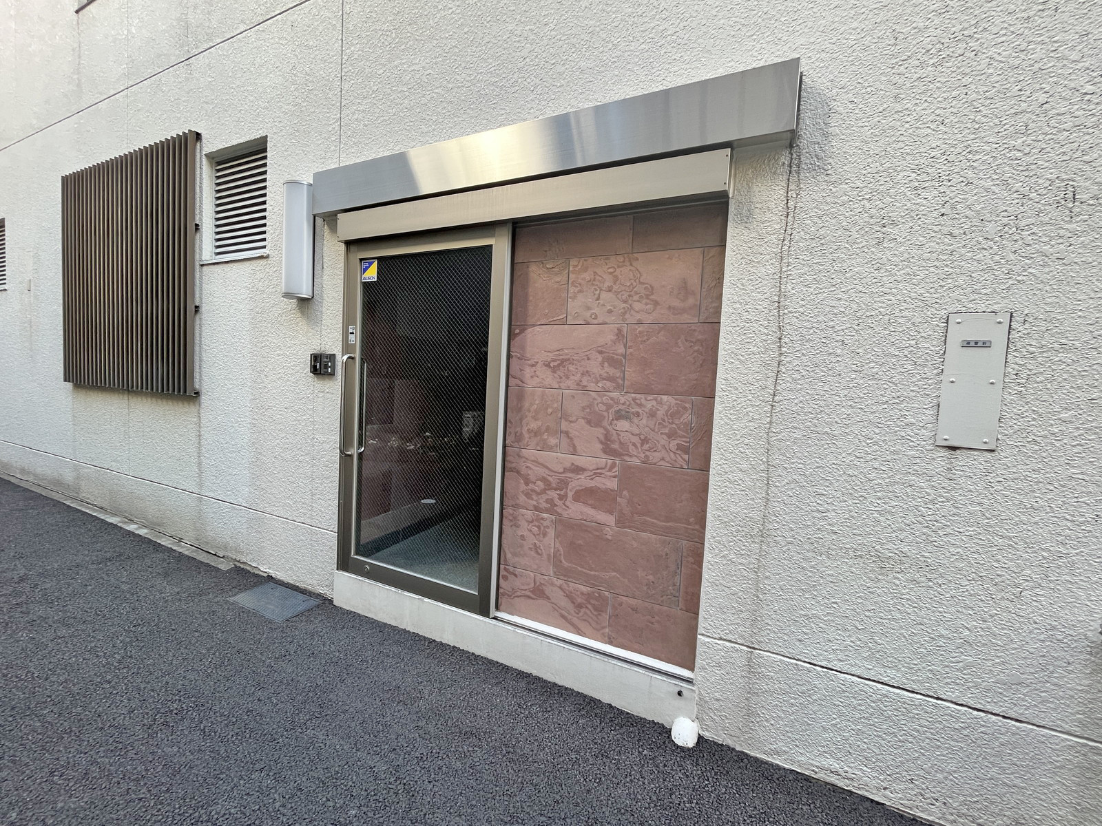 オフィスビル出入り口