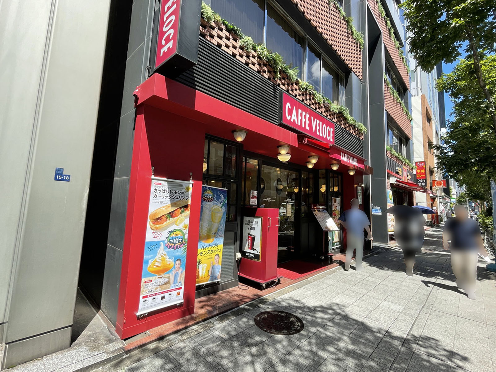 1階のカフェ・ベローチェ小伝馬町店