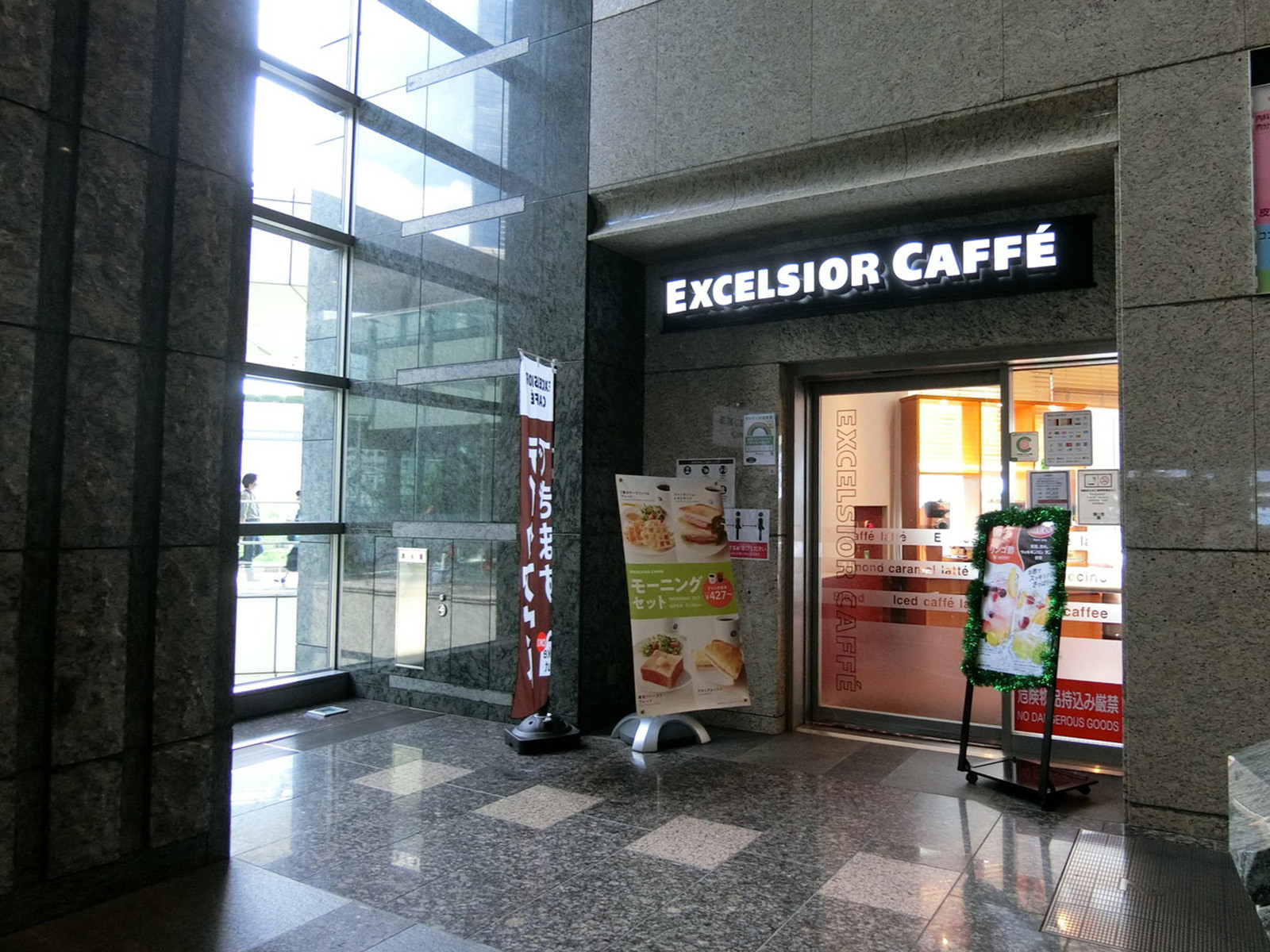 2階のエクセルシオールカフェ品川イACーストワンタワー店