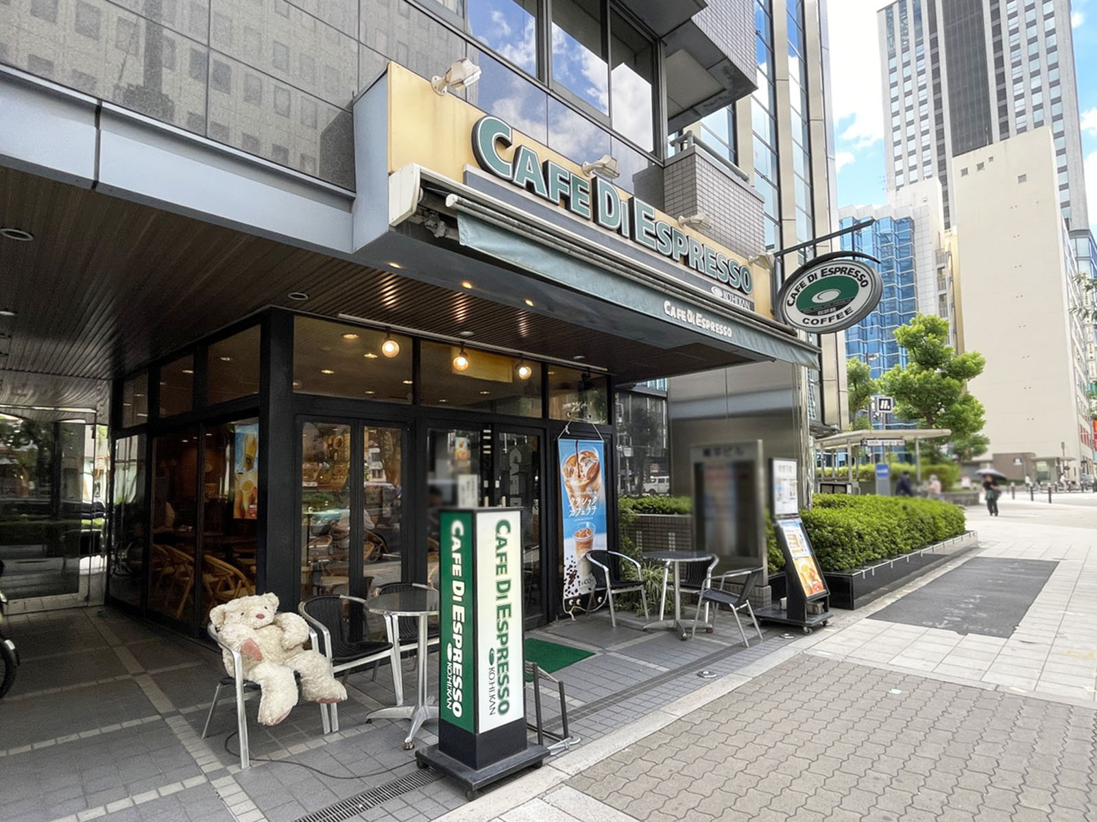 1階のCAFE DI ESPRESSO 珈琲館 靭本町店