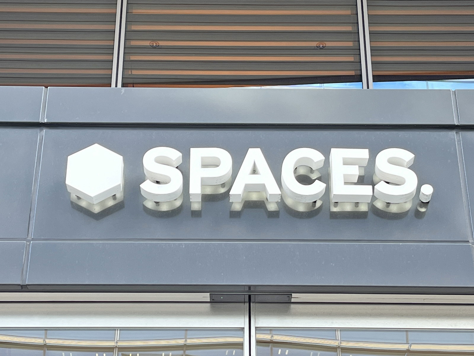 ネームプレート：SPACES 六本木