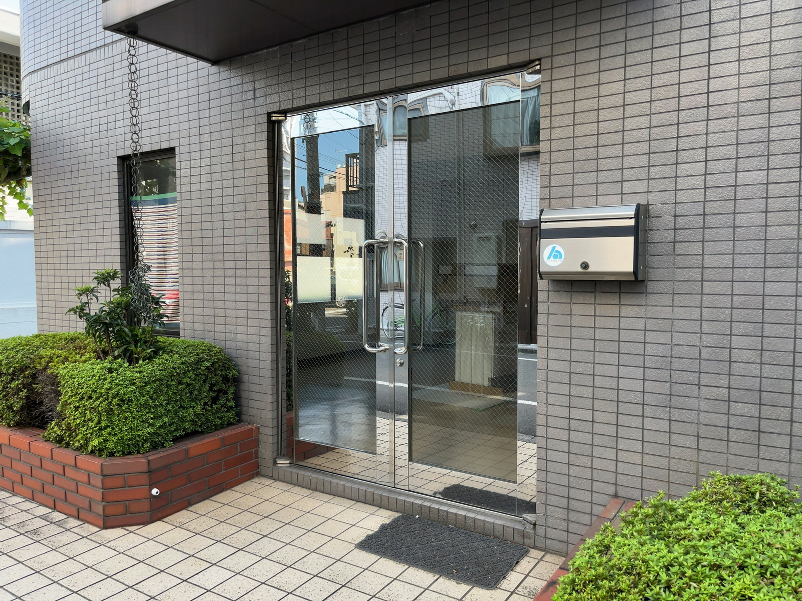 テナント出入り口