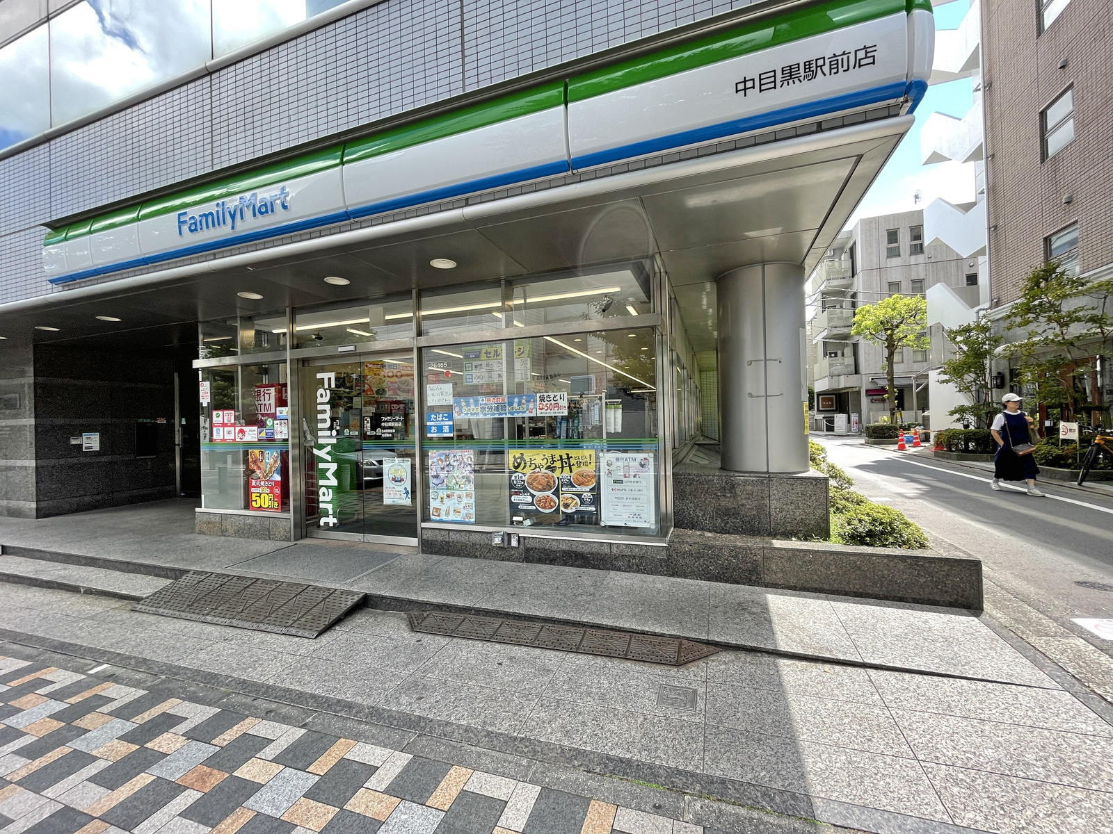 1階のファミリーマート 中目黒駅前店