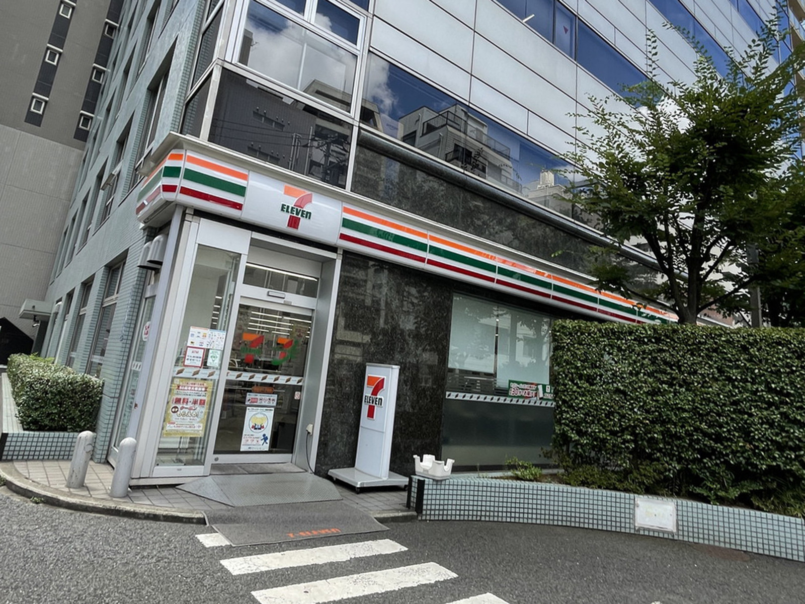 1階のセブンイレブン港区芝1丁目店