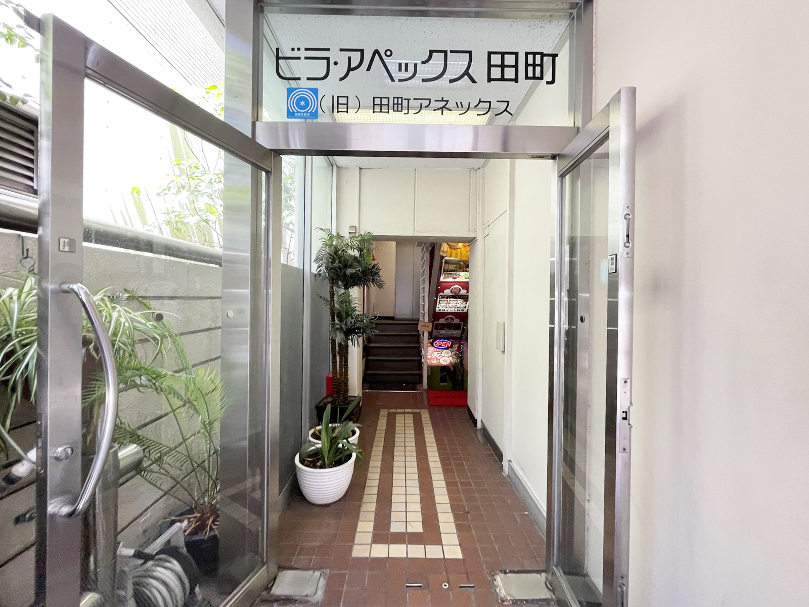 オフィスビル出入口
