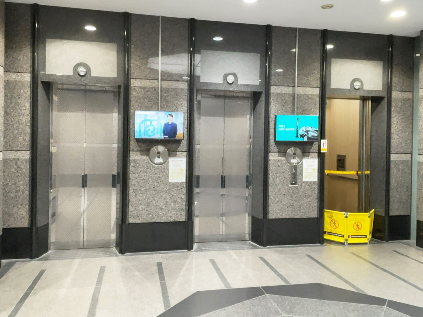 エレベーター(3基)