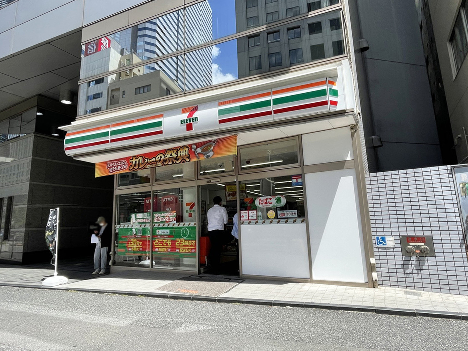 1階のセブンイレブン西新宿7丁目店