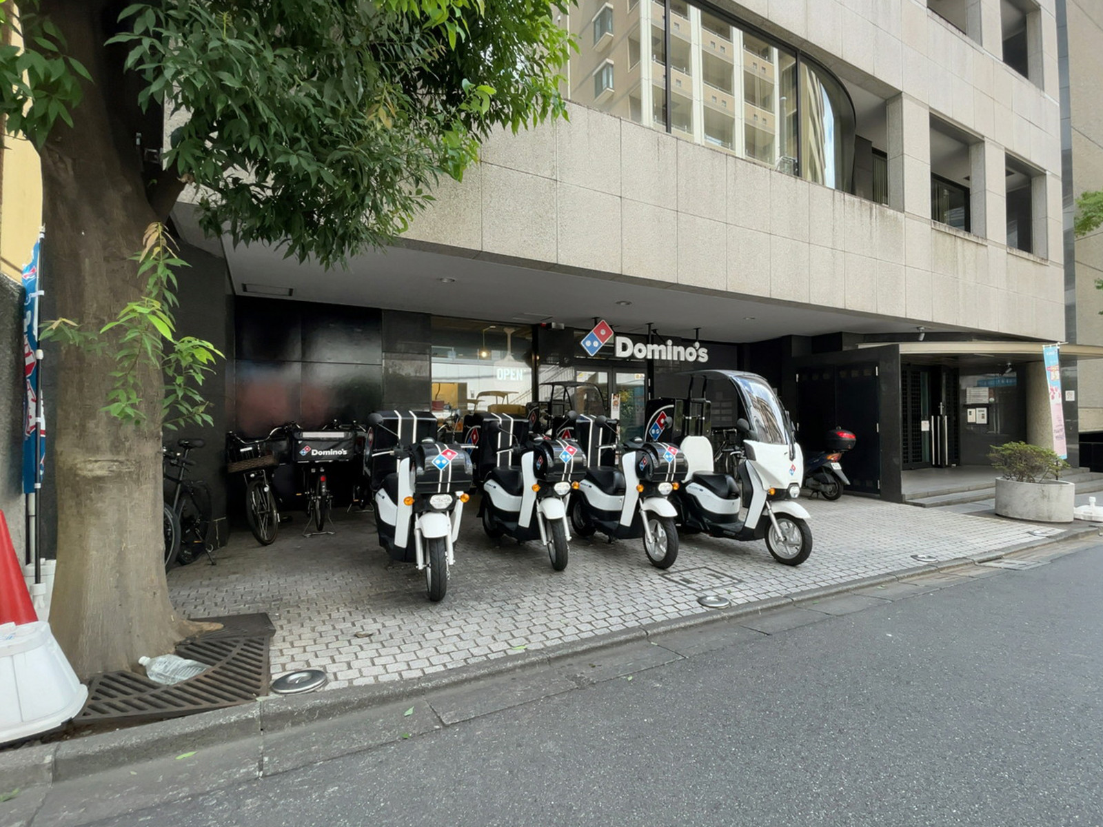 1階のドミノ・ピザ赤坂店